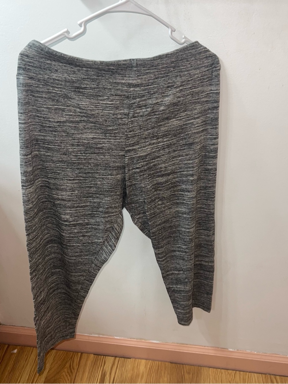 Time and Tru Heather Gray Wide-Leg Knit Capris